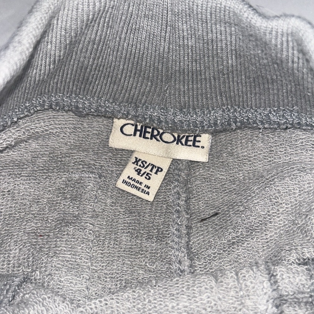 Gently use boys Cherokee short size 4/5 - Picture 2 of 3
